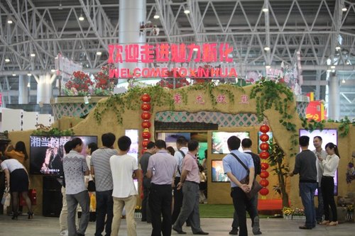 湖南旅博会现场交易创新高,高达2136万元。 湖南旅博会现场交易创新高,高达2136万元。