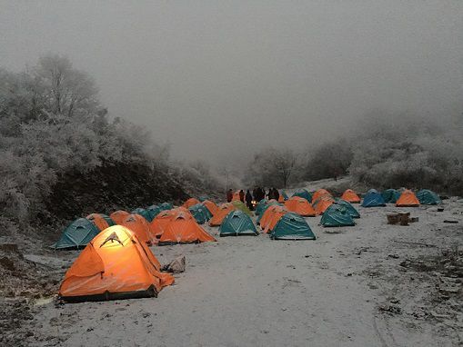 双人雪地展示